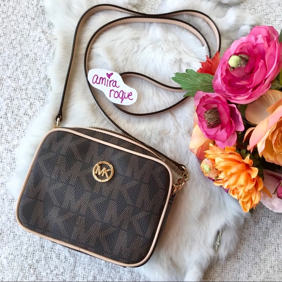 Michael Kors Handbags - Michael Kors Crossbody✨